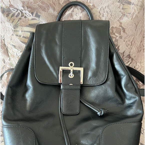 Handbags - Vintage leather backpack.
